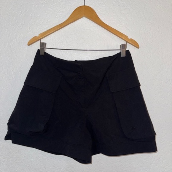 Women's lululemon Relaxed Fit Super High Rise Cargo Shorts - Picture 1 of 4